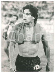 Fotografia d epoca originale 1980 ca CALCIO  URUGUAY Ruben PAZ dopo una partita  Foto 18x24 cm 1