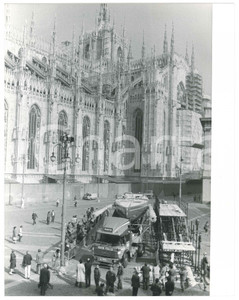 Fotografia d epoca originale 1985 MILANO Trasporto AZZURRA Piazza DUOMO Palazzo Reale SAILING REGATTA  Foto 1