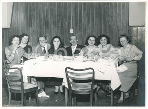 Fotografia d epoca originale 1960 ca MILANO Cena aziendale ICEP OIL Fotografia 24x17 cm 3 1