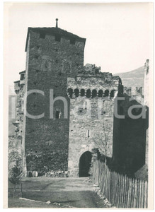 Fotografia d epoca originale 1930 ca VALLE D AOSTA  Castello di FENIS  Ingresso  Foto 17x23 cm 1
