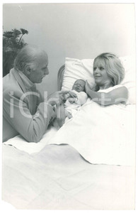 Fotografia d epoca originale 1975 ca ITALIA Maurizio CORGNATI Letizia DI MAIO con la figlia Giuditta  Foto 1