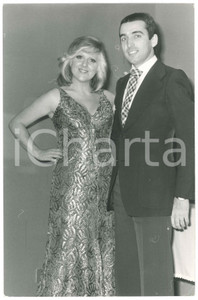 Fotografia d epoca originale 1975 ca ITALIA  COSTUME Orietta BERTI con Osvaldo PATERLINI Foto 20x30 cm 1 1