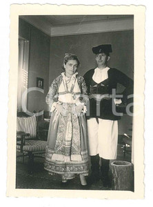 Fotografia d epoca originale 1950 ca FOLKLORE SARDEGNA Coppia in costume tradizionale  Foto 6x9 cm 1