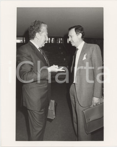 Fotografia d epoca originale 1990 ca MILANO  MONTEDISON Giorgio PORTA durante conferenza  Foto 20x25 3 1