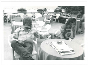 Fotografia d epoca originale 1983 VENEZIA Mostra del Cinema Luciano DE CRESCENZO Lorella MORLOTTI  Foto 3 1