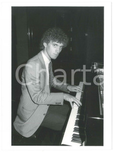 Fotografia d epoca originale 1985 CA MUSICA ITALIA  Andrea LUCCHESINI Ritratto al pianoforte  Foto 18x24 cm 1