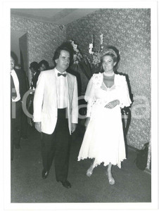 Fotografia d epoca originale 1985 ca VENEZIA Mostra del Cinema  Paolo PORTOGHESI Giovanna MASSOBRIO Foto 1