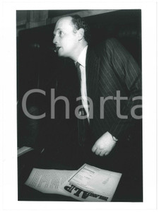 Fotografia d epoca originale 1985 ca MILANO Carlo RADICE FOSSATI fuma un sigaro Foto18x24 cm 1 1