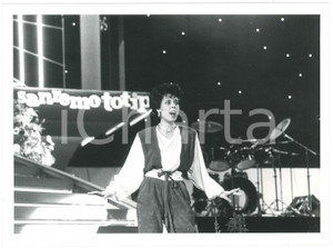 Fotografia d epoca originale 1985 FESTIVAL DI SANREMO Cinzia CORRADO canta Niente di piÃ¹  Foto 24x18 1