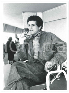 Fotografia d epoca originale 1985 ca FESTIVAL DI CANNES Claude LELOUCH Ritratto del regista  Foto 18x24 2 1