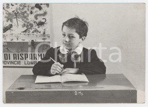 Fotografia d epoca originale 1965 ca MILANO  SCUOLA  Bambino al banco  Foto COSTUME 15x10 cm 1