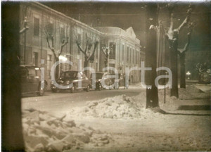 Fotografia d epoca originale 1950 ca SARONNO VA Cumuli di neve davanti alla stazione Foto 18x13 cm 1