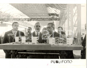 Fotografia d epoca originale 1953 TORRE ANNUNZIATA Pietro CAMPILLI visita gli stabilimenti DALMINE Foto 1