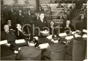 Fotografia d epoca originale 1953 STRASBURGO PaulHenri SPAAK consegna il progetto di ComunitÃ  Europea Foto 1