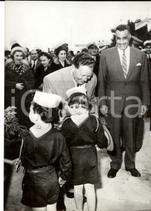 Fotografia d epoca originale 1959 IL CAIRO EGITTO Maresciallo TITO e presidente NASSER salutati dai bambini 1