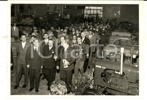 Fotografia d epoca originale 1957 TORINO PALAZZO ESPOSIZIONI Giuseppe MEDICI al 1Â° Salone del Trattore Foto 1