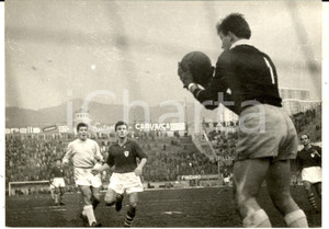 Fotografia d epoca originale 1960 ca CALCIO SERIE A Parata durante il derby GENOA SAMPDORIA Foto 18x13 cm 1