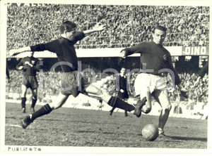 Fotografia d epoca originale 1959 CALCIO SERIE A GENOAFIORENTINA Eros BERALDO interviene su Kurt HAMRIN Foto 1