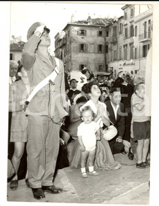 Fotografia d epoca originale 1956 CASTELGANDOLFO Folla riceve la benedizione del Papa Foto 14x18 cm 1