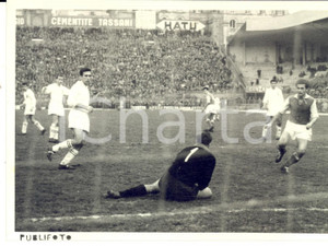 Fotografia d epoca originale 1960 ca CALCIO SERIE A Parata durante partita del GENOA  Fotografia 18x13 1
