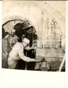 Fotografia d epoca originale 1959 VENEZIA Basilica di SAN MARCO Iniezioni di cemento ai pilastri Foto 13x18 1