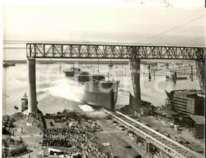 Fotografia d epoca originale 1959 GENOVA ANSALDO Varo della superpetroliera BRITISH SIGNAL Foto 24x18 cm 1