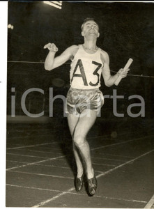 Fotografia d epoca originale 1966 LONDON ATHLETICS Bill NANKEVILLE smashing world record 4x1500 race Photo 1