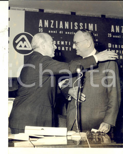Fotografia d epoca originale 1965 ca MILANO SocietÃ  MONTECATINI 1Â° Maggio  Festa anzianissimi Foto 18x24 1