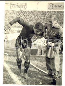 Fotografia d epoca originale 1960 ca COVERCIANO NAZIONALE Giuseppe VIRGILI infortunato Foto 14x18 cm 1