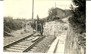 Fotografia d epoca originale 1959 ANDORA Frana sull Aurelia che arriva alla ferrovia Foto 18x13 cm 1