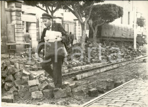Fotografia d epoca originale 1960 ALGER Travaux pour faire disparaitre les traces de l insurrection Photo 1