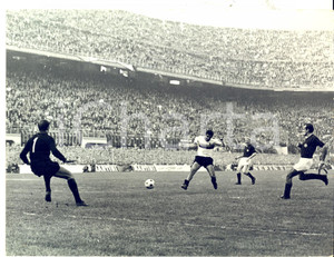 Fotografia d epoca originale 1967 CALCIO SERIE A MILANINTER Goal di Victor BENITEZ Fotografia 24x18 cm 1