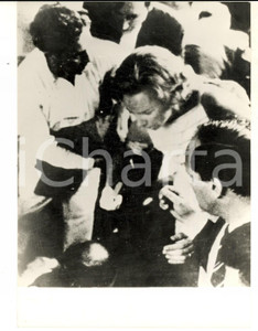 Fotografia d epoca originale 1968 LOS ANGELES Attentato a Robert KENNEDY  Arrivo della moglie Ethel Foto 1