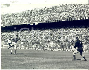 Fotografia d epoca originale 1967 CALCIO SERIE A MILANROMA 31 Azione in area di rigore Foto 24x18 cm 1