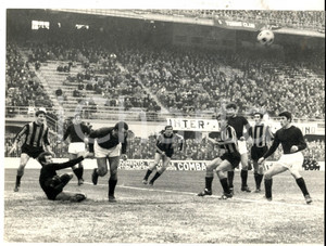 Fotografia d epoca originale 1967 CALCIO SERIE A INTERTORINO Bruno BOLCHI libera di testa Foto 24x18 cm 1
