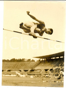 Fotografia d epoca originale 1958 TORINO ATLETICA Gianmario ROVERARO nel salto in alto Foto 14x18 cm 1