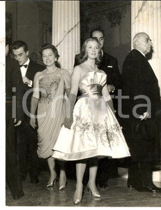 Fotografia d epoca originale 1958 MILANO Teatro alla Scala  Carla GRONCHI e Ingeborg FERRO Foto 18x24 1