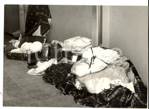 Fotografia d epoca originale 1957 ROMA Refurtiva della BANDA DELL AURELIA trovata in un campo Foto 18x14 cm 1