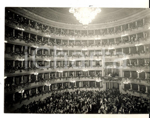 Fotografia d epoca originale 1958 MILANO Teatro alla Scala  Pubblico della TURANDOT all inaugurazione Foto 1