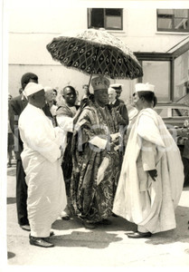 Fotografia d epoca originale 1961 GOSPORT Oba of LAGOS Adeniji Adele II at launch of H.M.N.S. ENUGU Photo 1