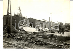 Fotografia d epoca originale 1954 ROMA SAN PAOLO Parco divertimenti danneggiato da un nubifragio Foto 18x13 1
