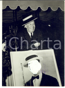 Fotografia d epoca originale 1963 PARIS Maurice CHEVALIER a un cocktail per A new kind of love Photo 14x18 1