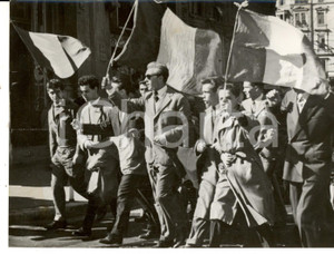 Fotografia d epoca originale Novembre 1953 RIVOLTA DI TRIESTE Manifestazioni di italianitÃ  Foto 18x13 cm 1