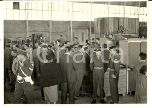 Fotografia d epoca originale Ottobre 1953 TRIESTE Asta indetta dalle forze militari inglesi Foto 18x13 cm 1