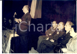 Fotografia d epoca originale 1956 TORINO Teatro CARIGNANO Giuseppe PELLA illustra il programma della DC Foto 1