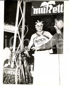 Fotografia d epoca originale 1955 ca ALASSIO Mister Muretto Sergio VACCARI travestito da Fausto COPPI  Foto 1