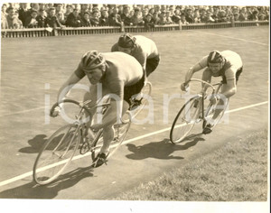 Fotografia d epoca originale 1954 LONDON CYCLE RACING FESTIVAL Elmo PESENTI winning heat 4 Photo 20x15 1