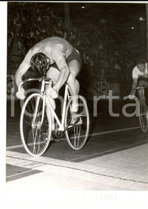Fotografia d epoca originale 1955 MILANO Mondiali CICLISMO su pista  Volata di Giuseppe OGNA vincitore Foto 1
