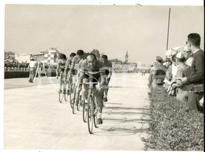 Fotografia d epoca originale 1956 CICLISMO GIRO D ITALIA 10 Tappa  Passaggio della squadra francese Foto 1