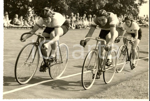 Fotografia d epoca originale 1953 LONDON HERNE HILL British and French girls for cycling race Photo 1